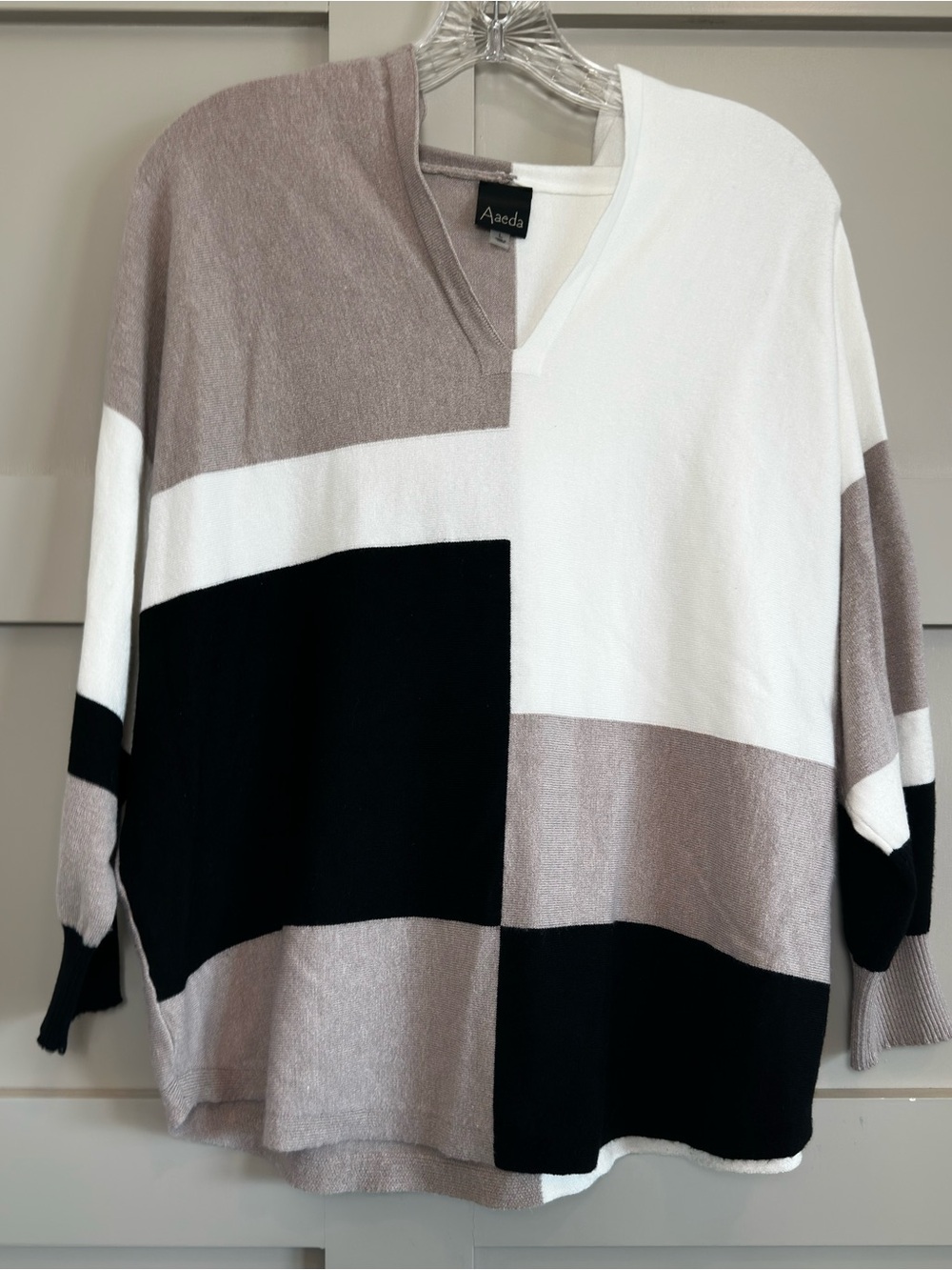 Aaeda Black White Beige Colorblock Hooded Sweater Women’s Large Preppy Cottage